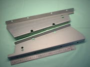 アダプター・ラックマウント SECCボンデ鋼板 t2.3 （表面処理なし）NCTタレパン加工品（タレットパンチプレス加工品）｜板金加工写真