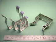 配管支持金具・金物（パイプサポート・配管固定金具） ステンレス SUS304-2B t1.2／t1.0 試作｜板金加工写真
